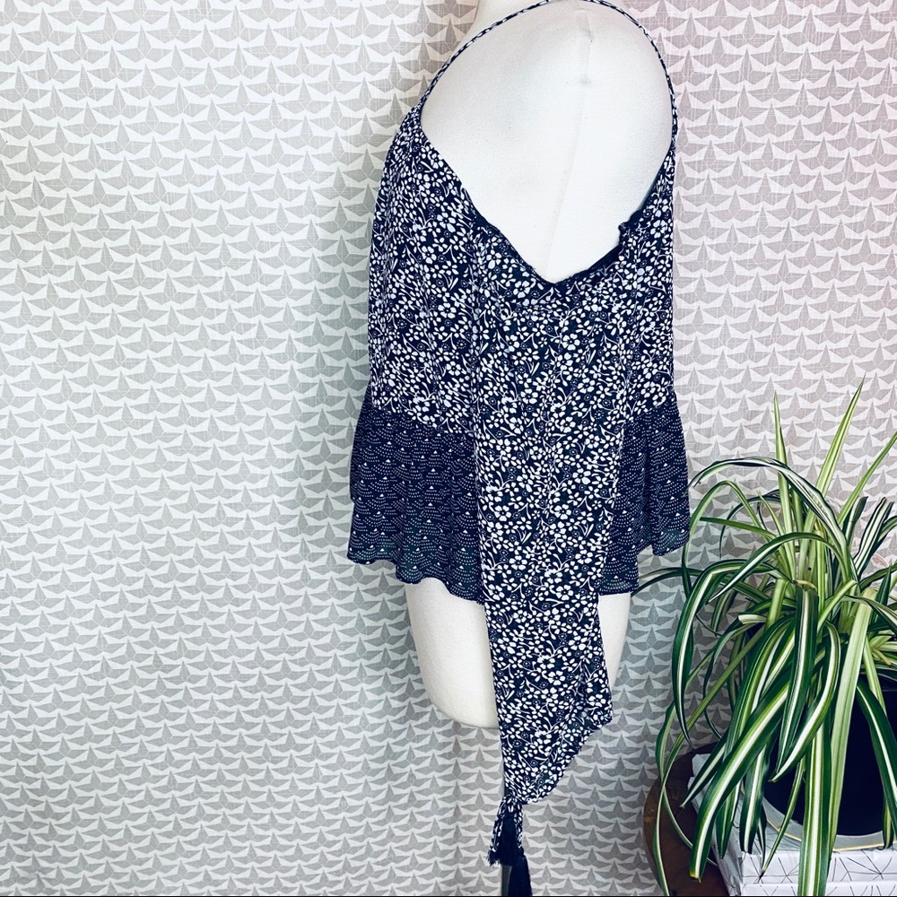 Tularosa Black and White Floral Blouse - Picture 8 of 12